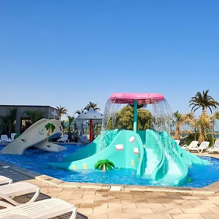 Deluxe N Pools * Năvodari