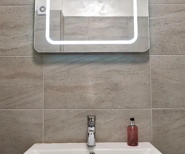 Deluxe N Pools דירה