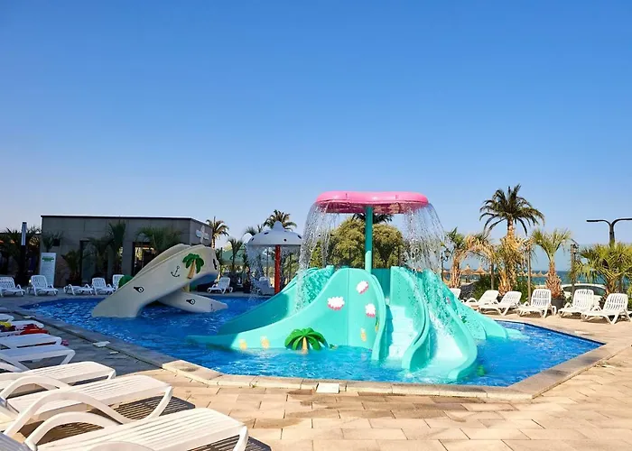 Deluxe N Pools * Năvodari